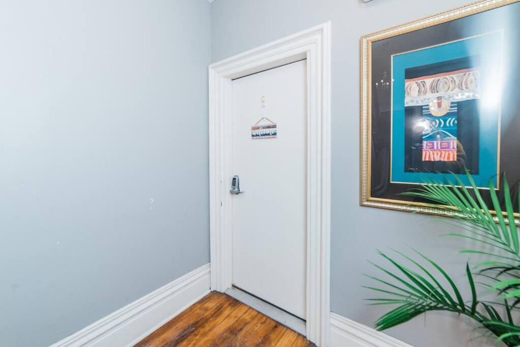 Location - Walkable Entertainment Apartment